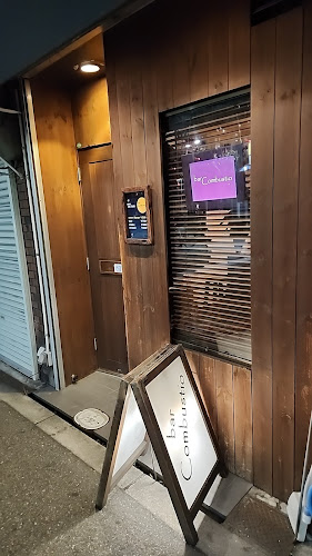 Comentarii opinii despre コンバスティオ