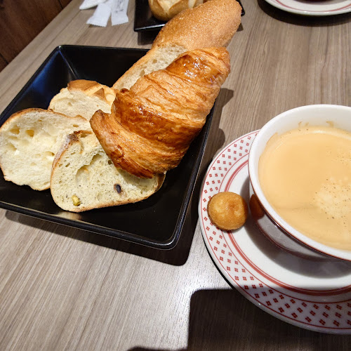 メゾンカイザー 伊勢丹立川店 - 立川市