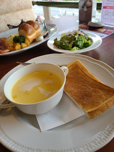 ロイヤルホスト橘通店 - 飲食業