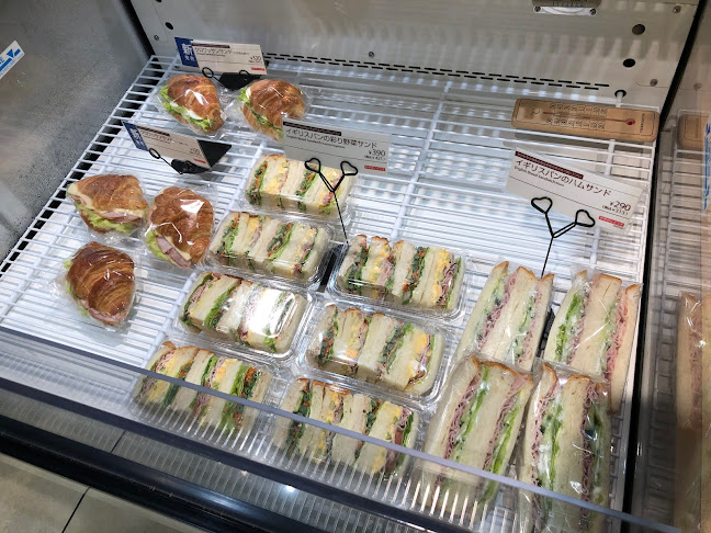 〒780-0061 高知県高知市栄田町２丁目１−１０