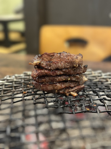 焼肉三日月 - 飲食業