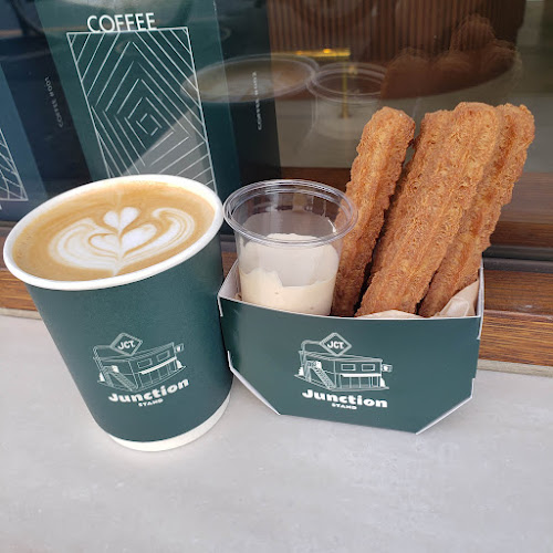 Opinii despre Junction STAND Cafe Bar în 世田谷区 - 飲食業