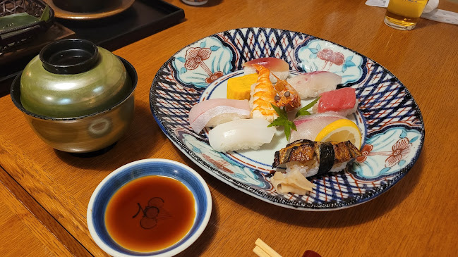 Opinii despre すし丸 本店 în 松山市 - 飲食業