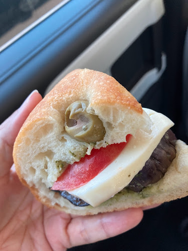 Opinii despre ブレドール 葉山ステーション店 în 葉山町 - 飲食業