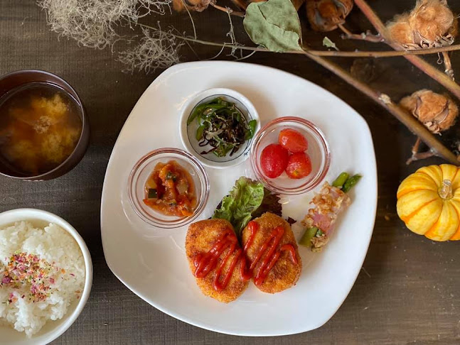 Opinii despre カフェ音（おん） în 富田林市 - 飲食業