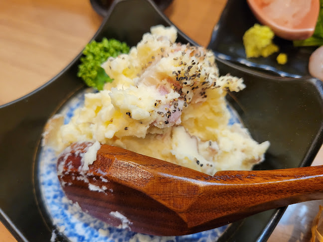 〒930-0067 富山県富山市越前町５−８