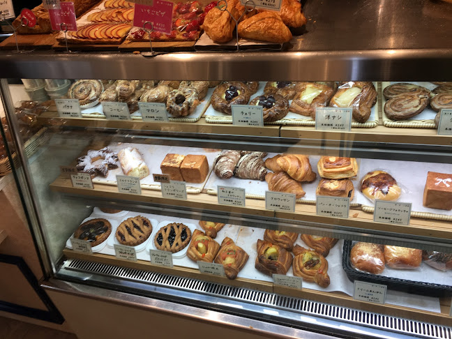 〒240-0113 神奈川県三浦郡葉山町長柄１５８３−１７ １F HAYAMA STATION