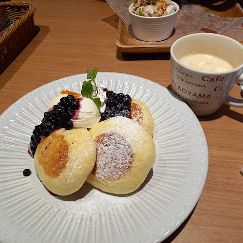 Opinii despre カフェ青山 岡山本店 în 岡山市 - 飲食業
