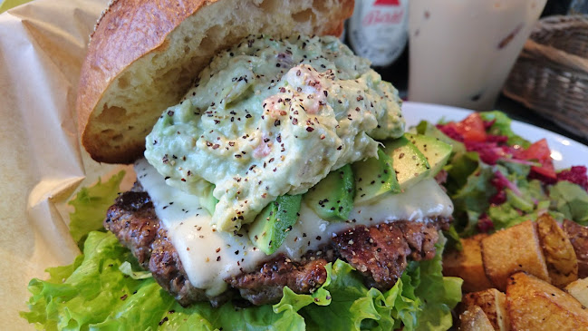 〒248-0021 神奈川県鎌倉市坂ノ下７−３