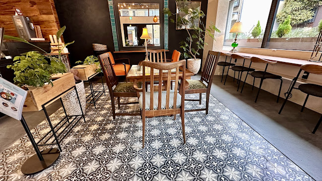 〒604-8115 京都府京都市中京区蛸薬師通堺町西入雁金町373番地 みよいビル 1階