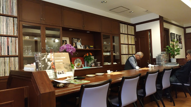 Opinii despre 音楽喫茶 わたべ în 長崎市 - 飲食業