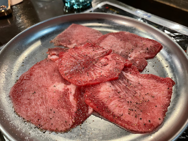 Comentarii opinii despre 大衆焼肉ホルモン万吉 千鳥橋店