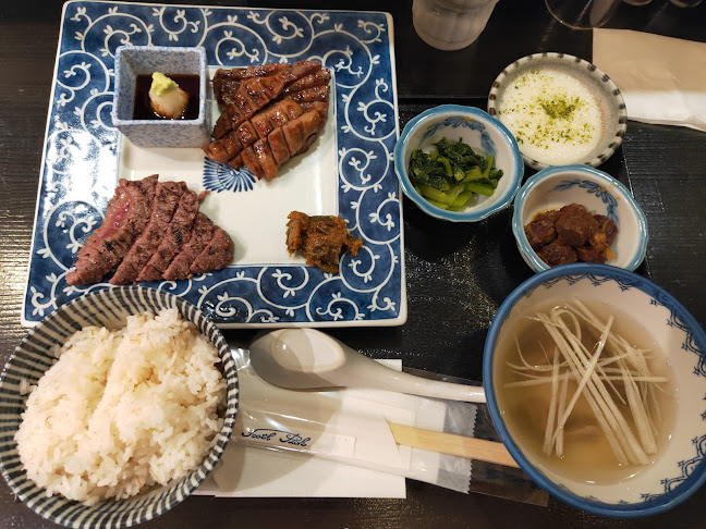 Comentarii opinii despre 炭焼牛たん東山 沖縄リウボウ店