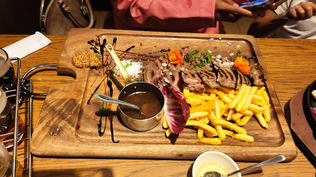 Beer & Spice KITTE丸の内店 - 千代田区