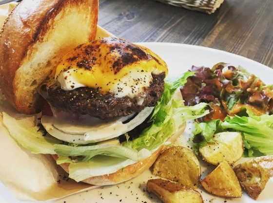 Opinii despre ロッシーズ în 鎌倉市 - 飲食業