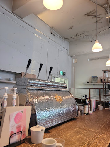 〒060-0061 北海道札幌市中央区南１条西１２丁目４−１８２ AS ビル 1F