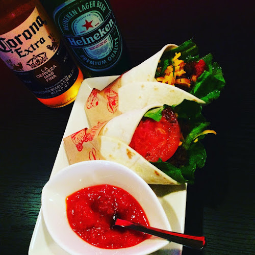 Opinii despre Food & Bar Color în 沖縄市 - 飲食業