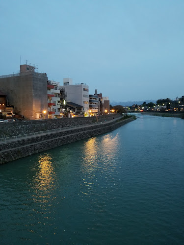 Comentarii opinii despre なないろ