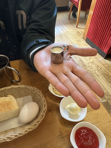 Opinii despre コメダ珈琲店 烏丸五条店 în 京都市 - 飲食業