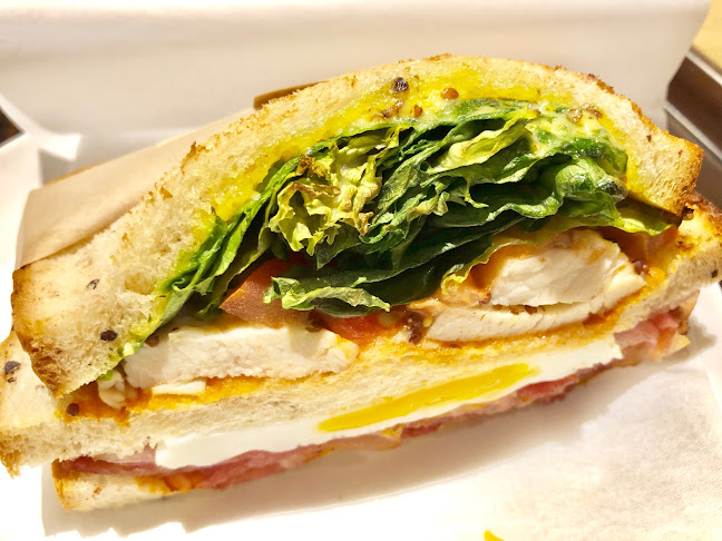 Comentarii opinii despre スターバックス コーヒー ＪＲ東海 東京駅新幹線南ラチ内店