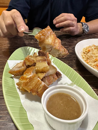 〒904-0004 沖縄県沖縄市中央１丁目２８−７