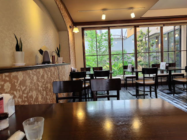 〒466-0821 愛知県名古屋市昭和区前山町２丁目２５−１ ＣａＦｅＭＩＵＲＡ