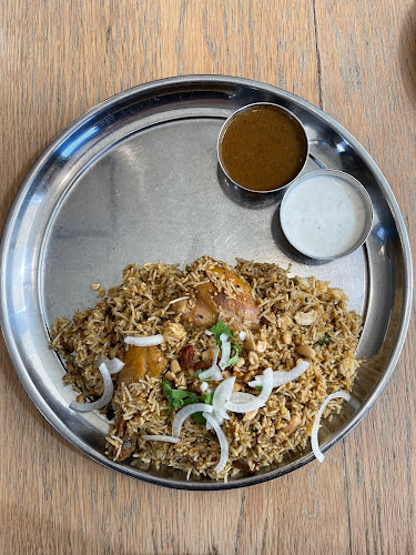 スズキパンジャブ レストラン&カフェ：インドカレー、ビリヤニ、ケバブ - 飲食業