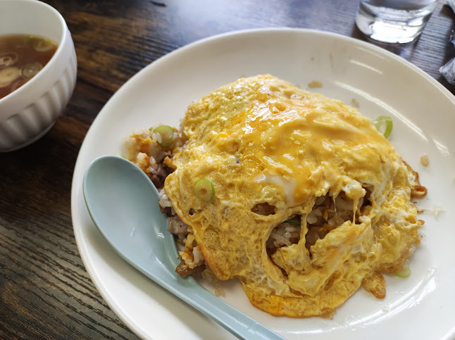 東明春 - 飲食業