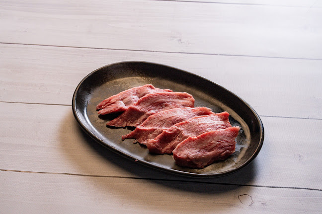 焼肉Dining 牛若丸 南6条通り店 - 飲食業