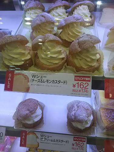 Opinii despre 銀座コージーコーナー エルミこうのす店 în 鴻巣市 - 飲食業