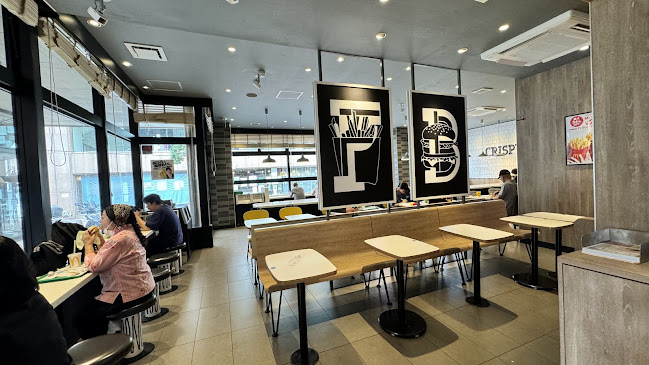 マクドナルド 国際通り牧志店 - 飲食業