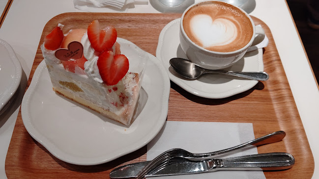 Opinii despre ラ・メゾン アンソレイユターブル アトレマルヒロ店 în 川越市 - 飲食業