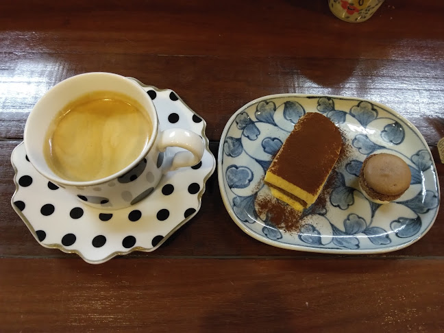 トラットリア バル ブルローネ