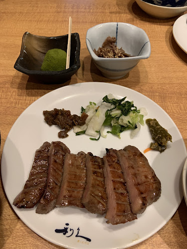 牛たん炭焼 利久 泉本店 - 飲食業