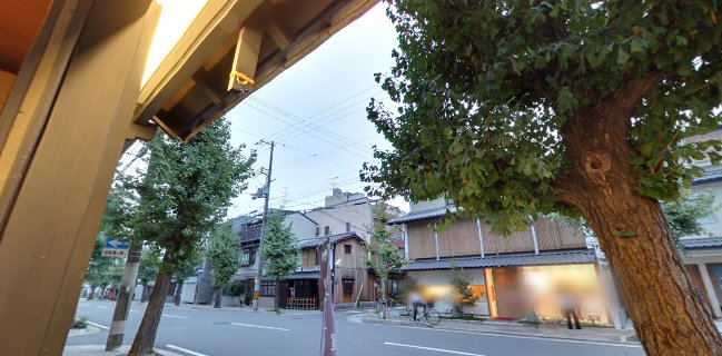 〒604-8315 京都府京都市中京区御池通黒門東入大文字町２３３−４ 堀川御池を西進、南側です