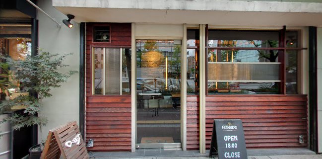 〒530-0013 大阪府大阪市北区茶屋町１−５２