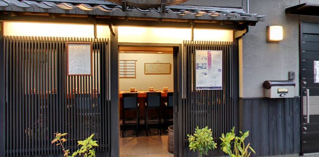 京ゆば処静家 二条城店 - 飲食業